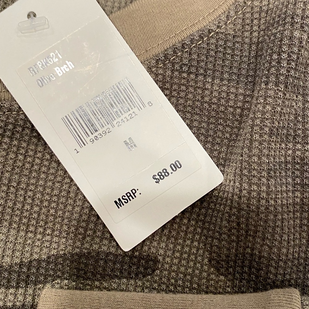NWT Splendid size medium camo top. - Picture 4 of 4